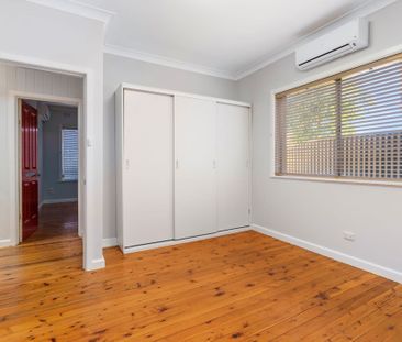SIZEABLE CENTRAL FAMILY HOME - Photo 5