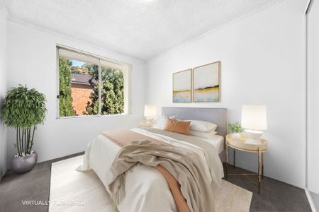Light-Filled Top Floor Apartment - Photo 3