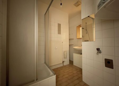 Sehr helle Dachgeschosswohnung in zentraler Lage – perfekt auch als 2er-WG geeignet - Photo 3