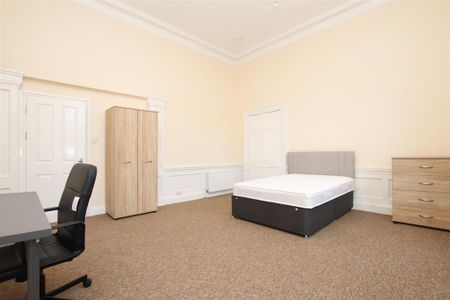 3 bedroom flat to rent - Photo 5