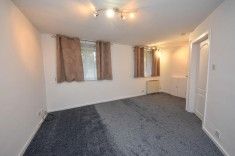 1 bed Flat for Rent - Photo 2