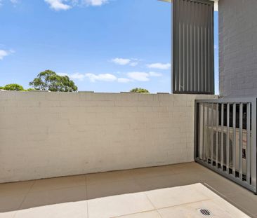 Freshly renovated apartment in sought after Washington Park - Photo 2