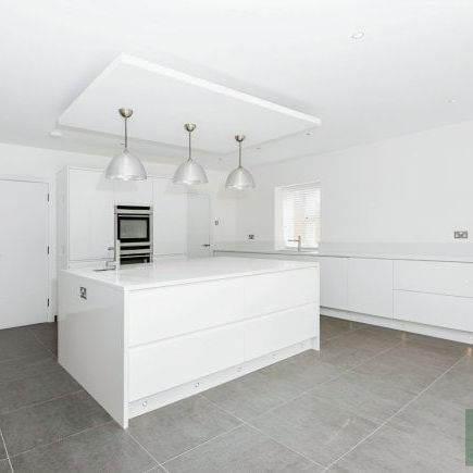 Baron's Hurst, Epsom, KT18 - Photo 1