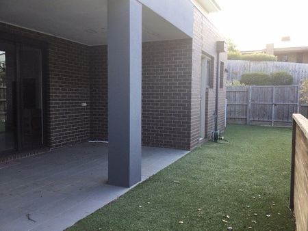 Family Living with large backyard. - Photo 5