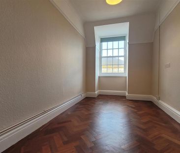 3 bedroom flat to rent - Photo 5