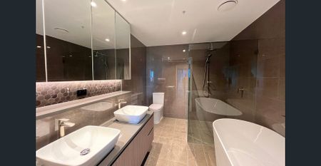 2 Bedroom | City View | Water Front | Timber Floor - Photo 4