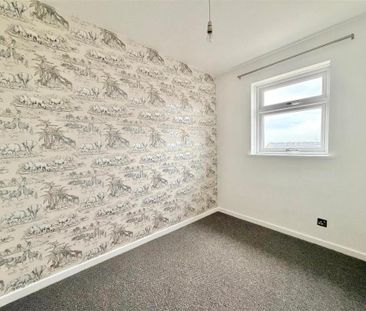 3 bedroom end of terrace house to rent - Photo 2