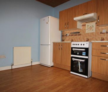 2 bedroom end of terrace house to rent - Photo 6