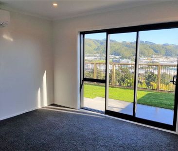 Stunning 3BR Aotea Home for Rent - Photo 4