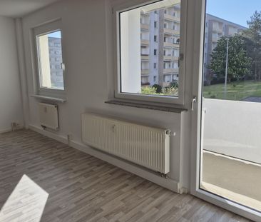 3-Raum-Wohnung mit Balkon im ersten Obergeschoss zu vermieten - Photo 1