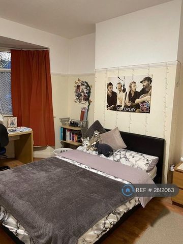 1 bedroom in a house share to rent - Photo 3