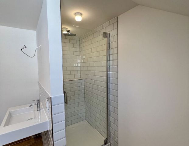 Elegante 2 Zimmer Wohnung in kernsaniertem Altbau - Photo 1