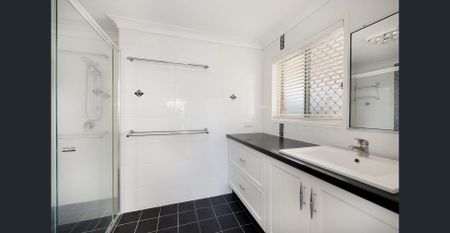 FAMILY HOME WITH POOL & HUGE ENTERTAINMENT AREA - Photo 5