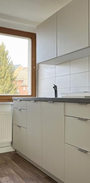 Hier beginnt Ihr neues Kapite! 3-Raum Wohnung mit Einbauküche - Photo 1