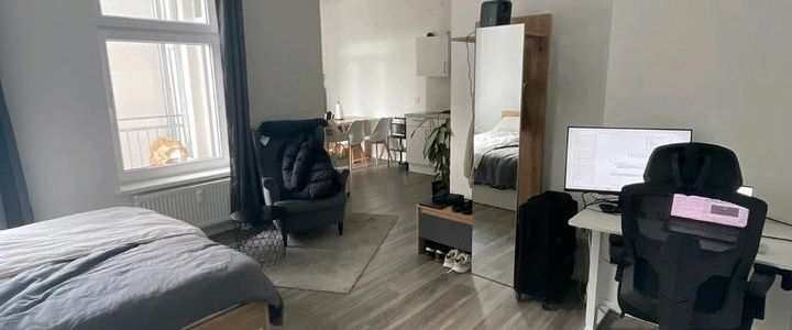 Möbliertes 1ZKB-Apartment mit Balkon unbefristet ab Dezember - Photo 1