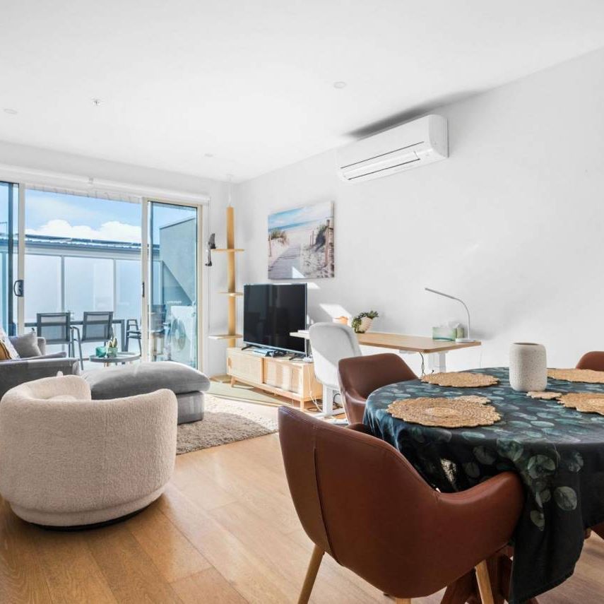 FULLY FURNISHED | UTILITIES INCLUDED | 6 MONTH LEASE - Photo 1