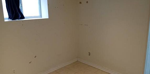 Room for rent in bright shared basement - Photo 2