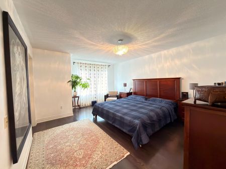 For Lease - 222 Burgess Crescent, Newmarket, Ontario - Photo 2