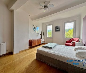 Location Appartement 5 pièces 138m² LE BEAUSSET 83330 - Photo 4