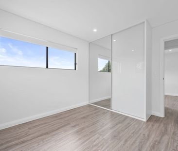 Hume Street, Campbelltown NSW 2560 - 5 beds house for Rent, $250 pe... - Photo 2