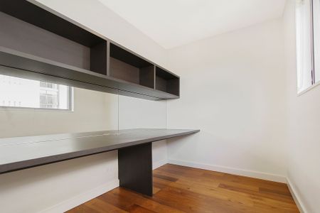 Sunny and Spacious 2 Bedroom with Study (3rd Bedroom) and Large Balcony! - Photo 4