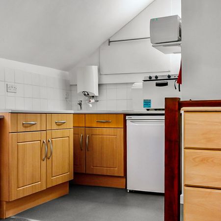 Bedsit, Waverley Road, BS6 - Photo 4