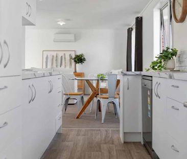 Renovated and Cute, Two Bedrooms in Brookfield - Photo 4