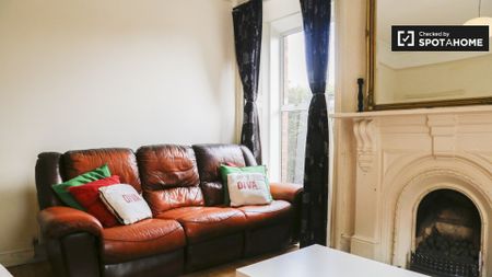 Comfy room to rent in 7-bedroom flat in Stoneybatter, Dublin - Photo 3