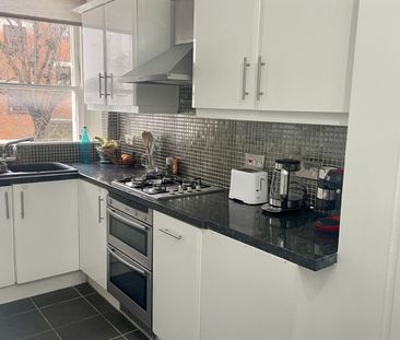 1 Bed Flat, London, W3 - Photo 4