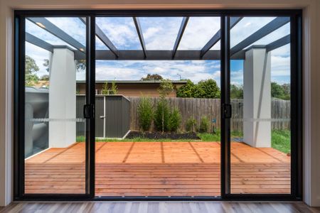 Modern Townhouse - Photo 4