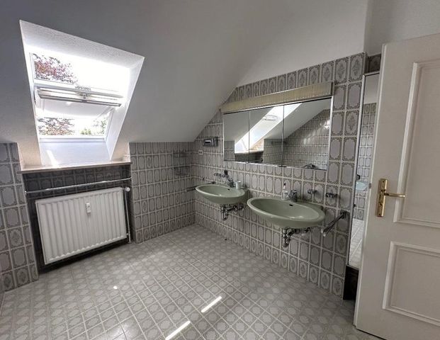 Schöne Dachgeschoss-Wohnung mit großer Loggia in Bad Waldliesborn - Photo 1