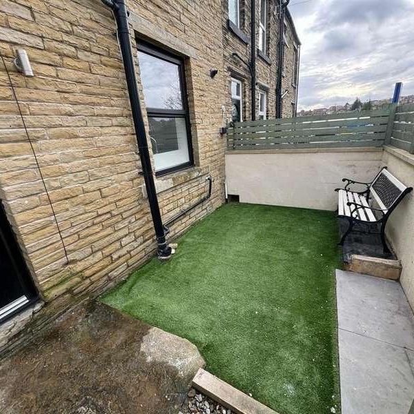 Platt Square, Cleckheaton, BD19 - Photo 1