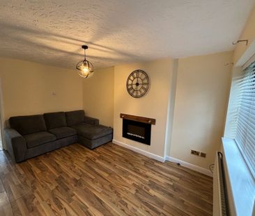 Clos Eileen Chilcott, Llansamlet, SWANSEA - Photo 3