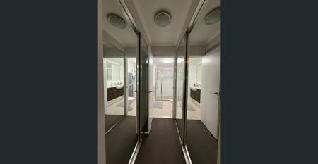 This spacious unfurnished 2 bed 2 bath and 2 parking apartment available for rent from 22/12/2025. - Photo 3