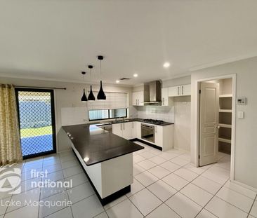 Modern 4-Bedroom Home with Multiple Living Areas - Photo 4