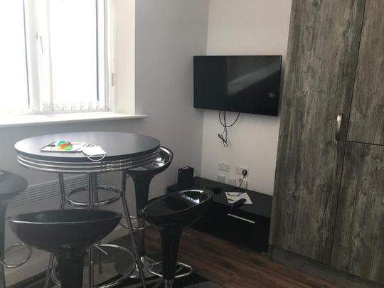 1 bedroom in a house share to rent - Photo 1