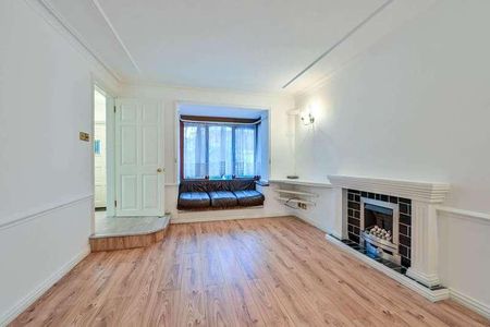 Stockers Lane, Old Woking, GU22 - Photo 2