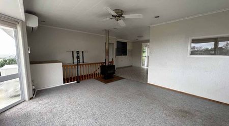 Three Bedroom Home - Thames - Photo 4