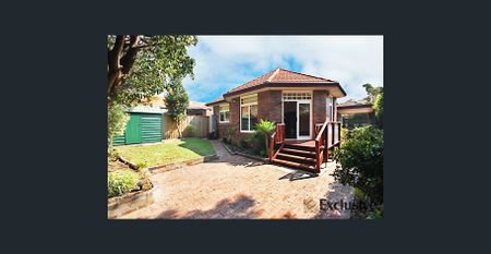 Spacious 3-Bedroom Home with Garden Bliss! - Photo 5