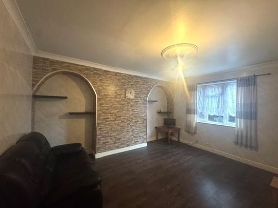 4 bedroom semi-detached house to rent - Photo 1