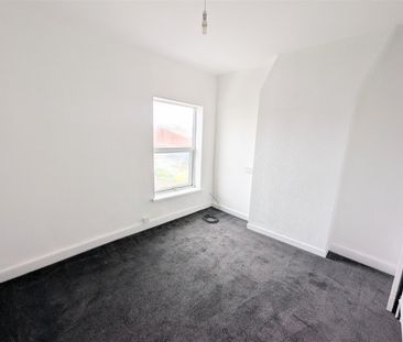 House share - - Photo 1