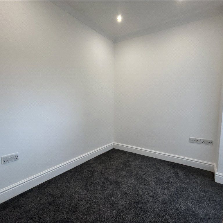 Rusham Road, Egham, Surrey, TW20 9LS - Photo 1