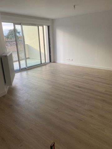 Location Appartement 2 pièces 67m² VILLENAVE D ORNON 33140 - Photo 2