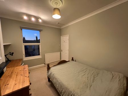 4 Bed Student Accommodation - Photo 3