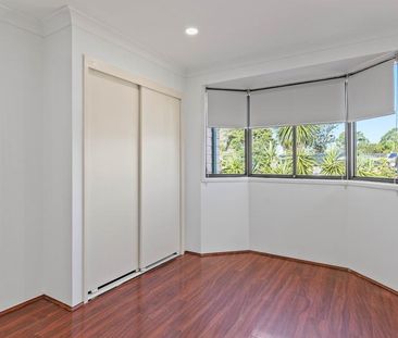 Spacious Double-Storey Family Home with garage - Photo 4