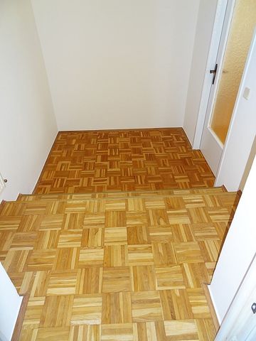 Gemütliche, geräumige und sonnige Mietwohnung mit neuer Küche und Parkplatz …! - Foto 4