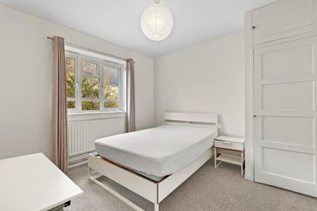 3 bedroom flat to rent - Photo 2