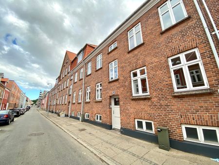 Indbydende 3-værelses lejlighed med central beliggenhed - Foto 5