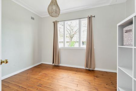 Charming Cottage in Prime Location - Photo 4