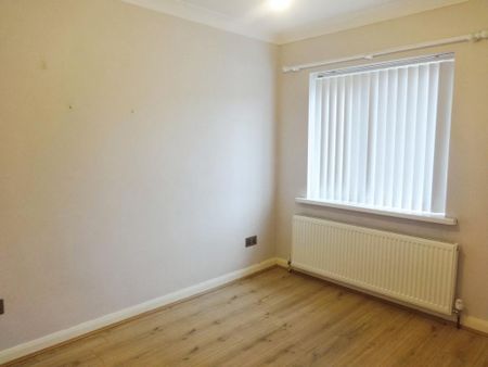 3 bedroom end of terrace house to rent - Photo 2